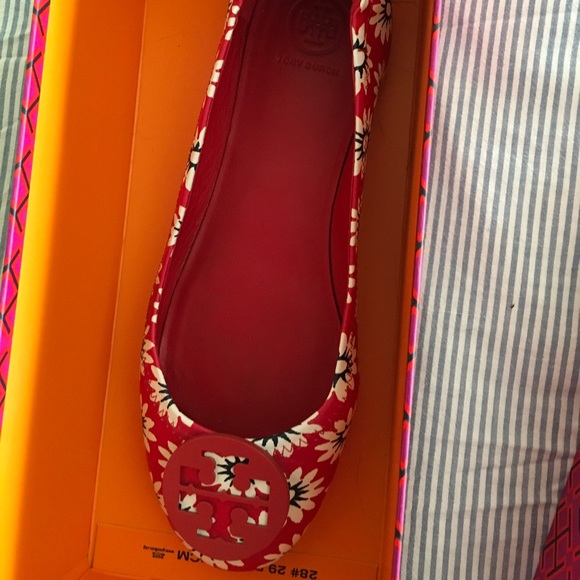 Tory Burch Rare Find ~ Size 9 - Picture 3 of 7